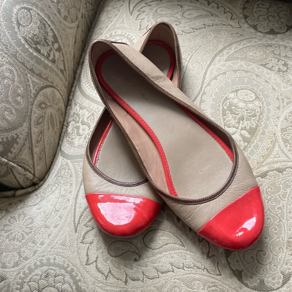 Banna Republic Tan Flats